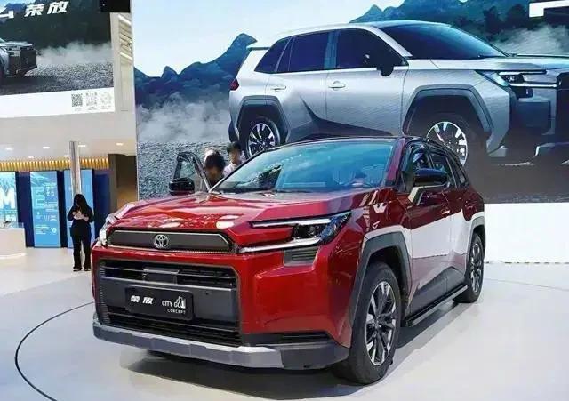 2020年，燃油车市场占有率为94.6%2021年，燃油车市场占有率降至86