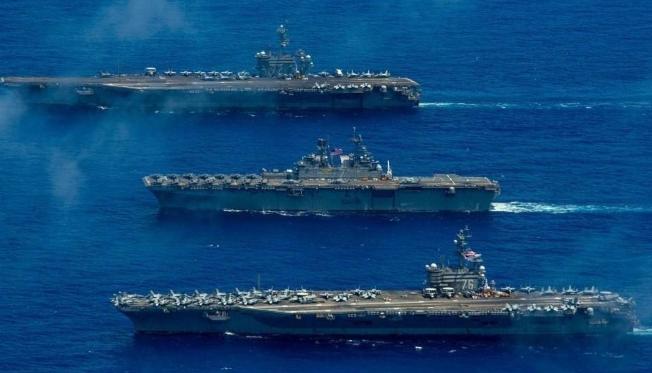 踩到美神经！美媒：中国海军历史上＂最强大的舰队之一＂现身南海。4月20日，美