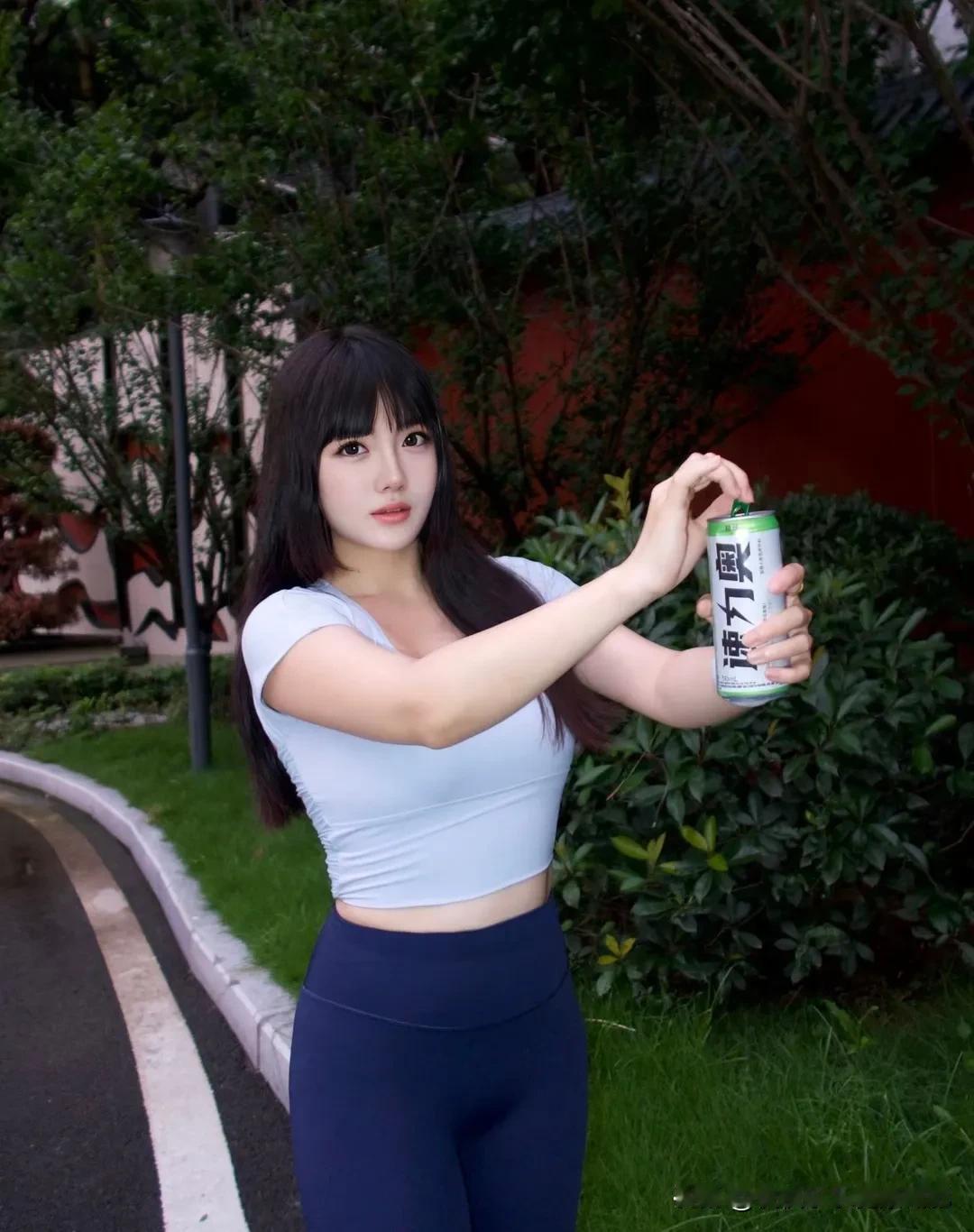 夏天了，来一杯啤酒解解暑