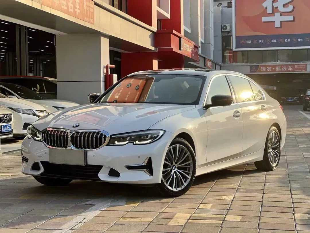 宝马也掀起了全系降价热潮，325LiM运动版直降9万，一口价24.99万，5系