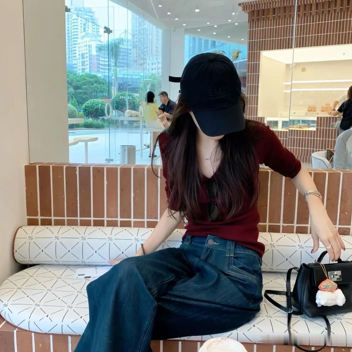 一个女人最掉价的行为不是没有一个好身材，也不是没有一个好脸蛋而是明知道这