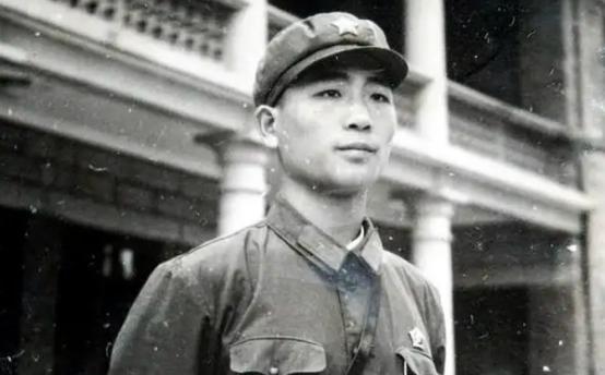 1978年组织要把我调到工兵营担任政委（属营级干部），来征询我的意见，我坚持回老