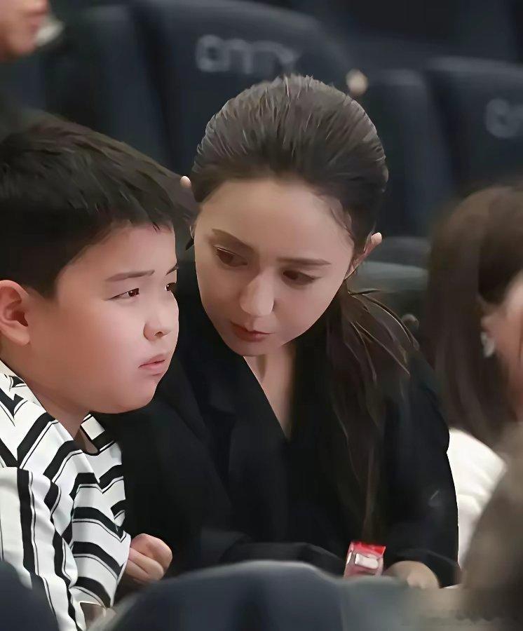 别再吹陈思诚是“最佳前任”了。我告诉你，他离婚两年后“送”给佟丽娅的那5%股权