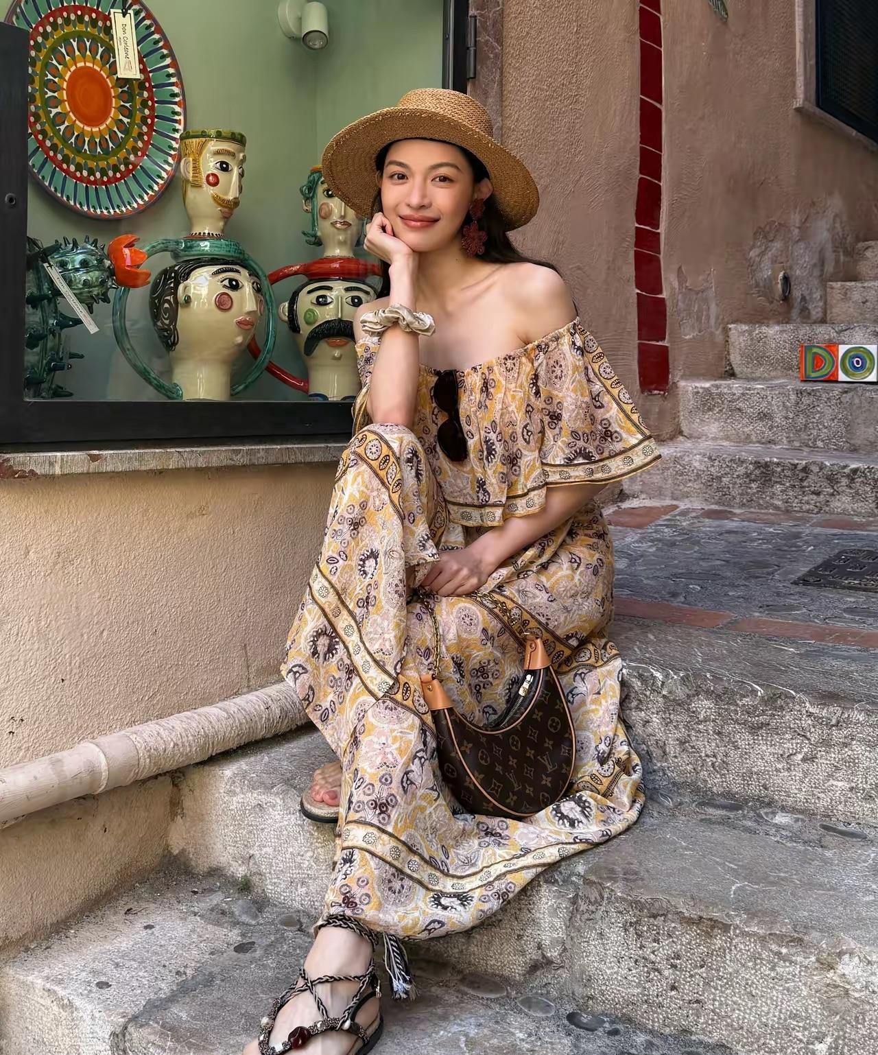 钟楚曦，168cm，这双脚和她的气质完全不在一条道上，你们看看是不是呢？