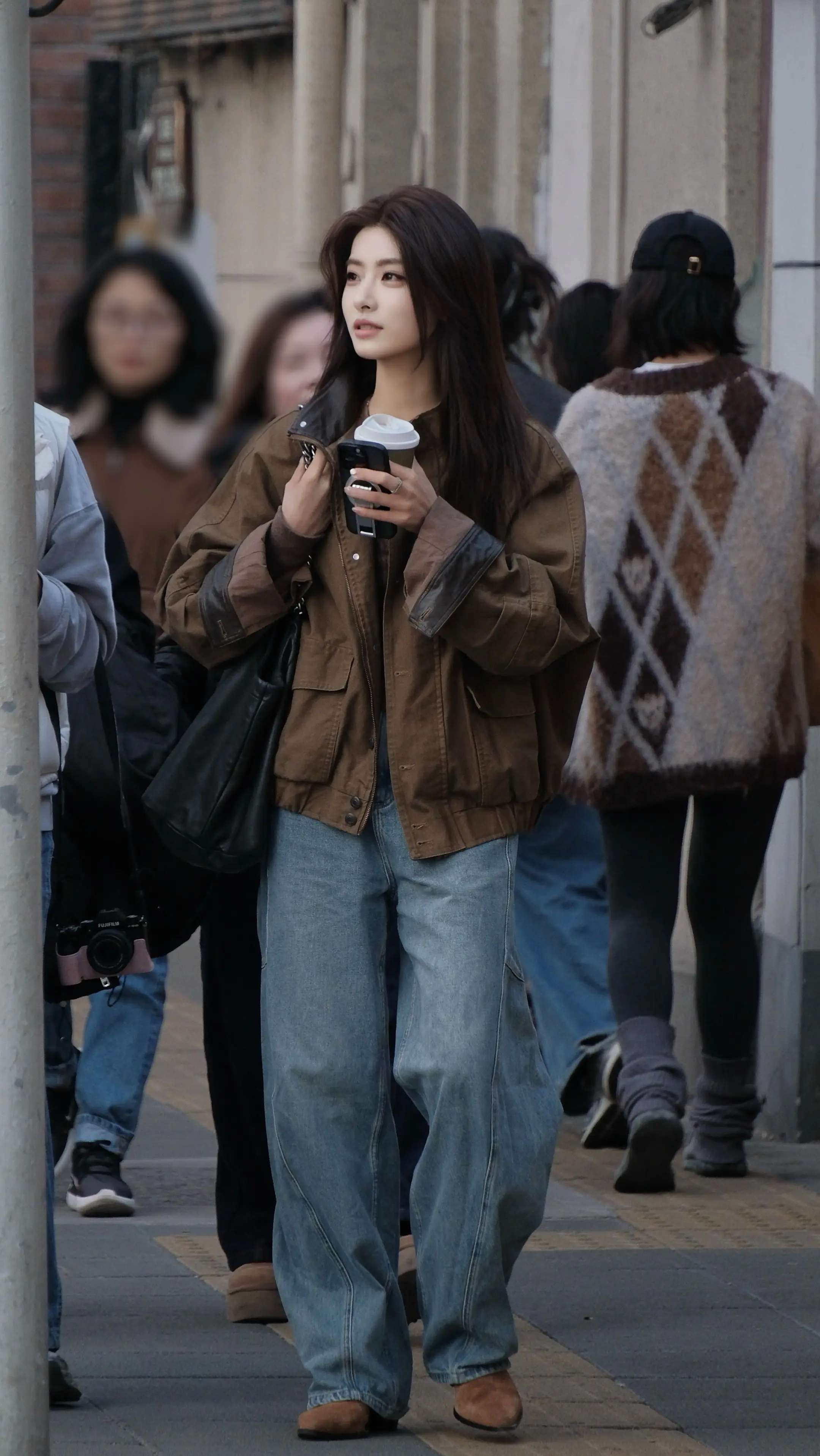 上海街拍。有时候的穿搭，也是一种情绪的表达！！