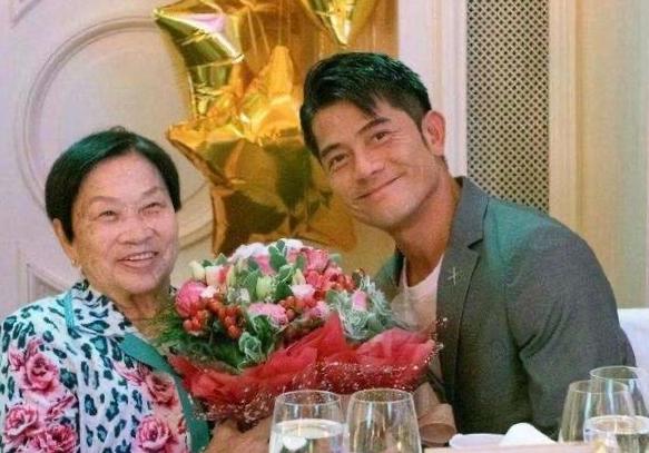 郭富城那是出了名的孝顺儿子，他的母亲卓顺活到了九十七岁高龄，这位老太太一