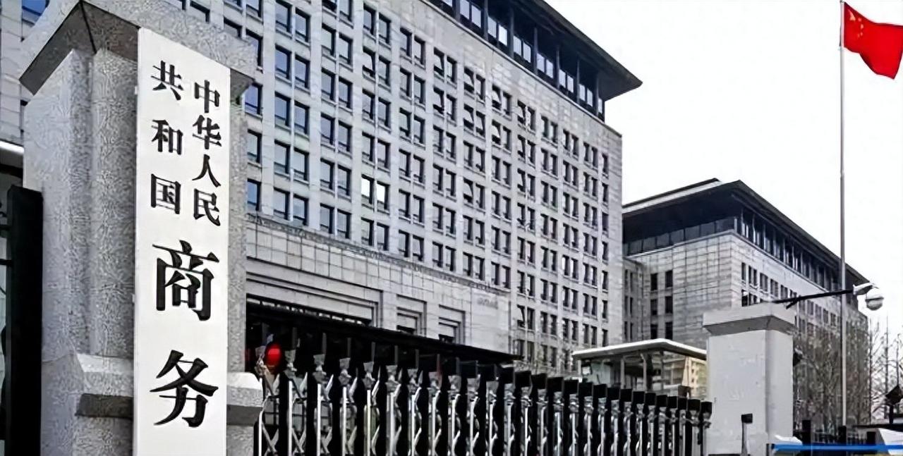 最近美国商界安静得反常，不仅苹果等巨头集体装死，美国政府也罕见失声。 8月5