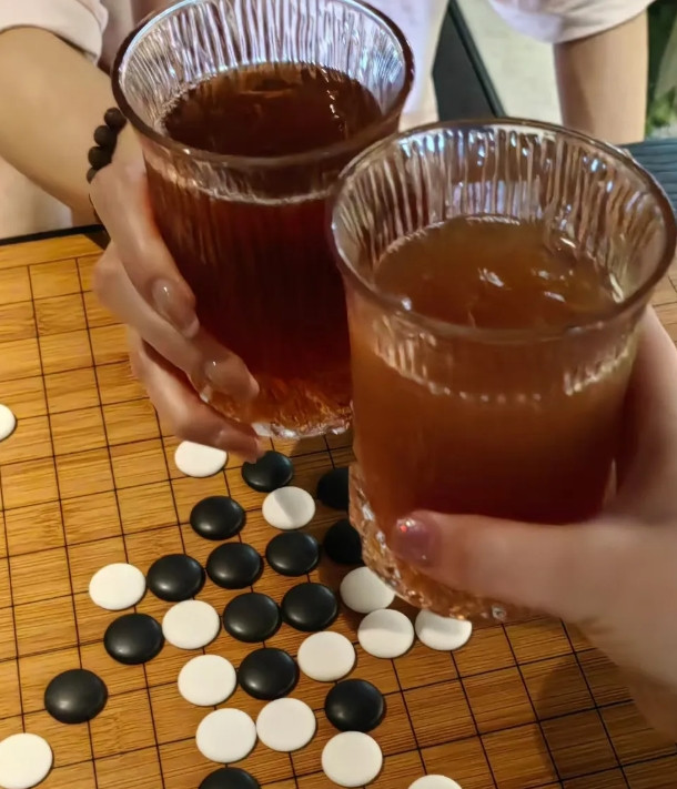 女人不是都喜欢自己老公厉害吗？可她却相反。她悄悄给我说，她老公天天晚上折腾，