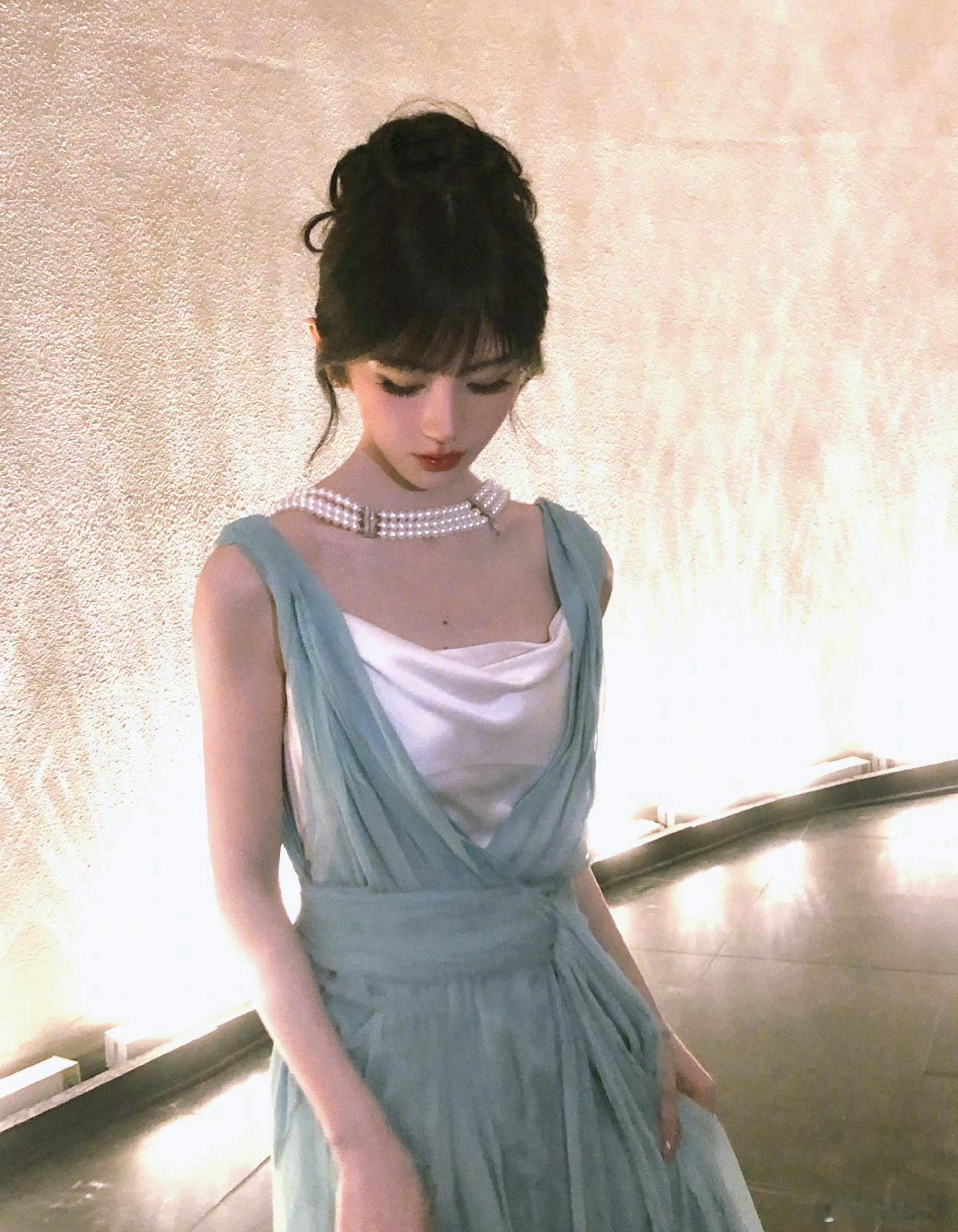 哇塞，鞠婧祎分享碎片晒了这套AlexandreVauthier2012春夏古