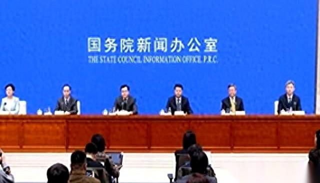 日历翻过十月的最后一天，上亿人正死死盯着的几个官方网站，关于养老金调整的通告版块
