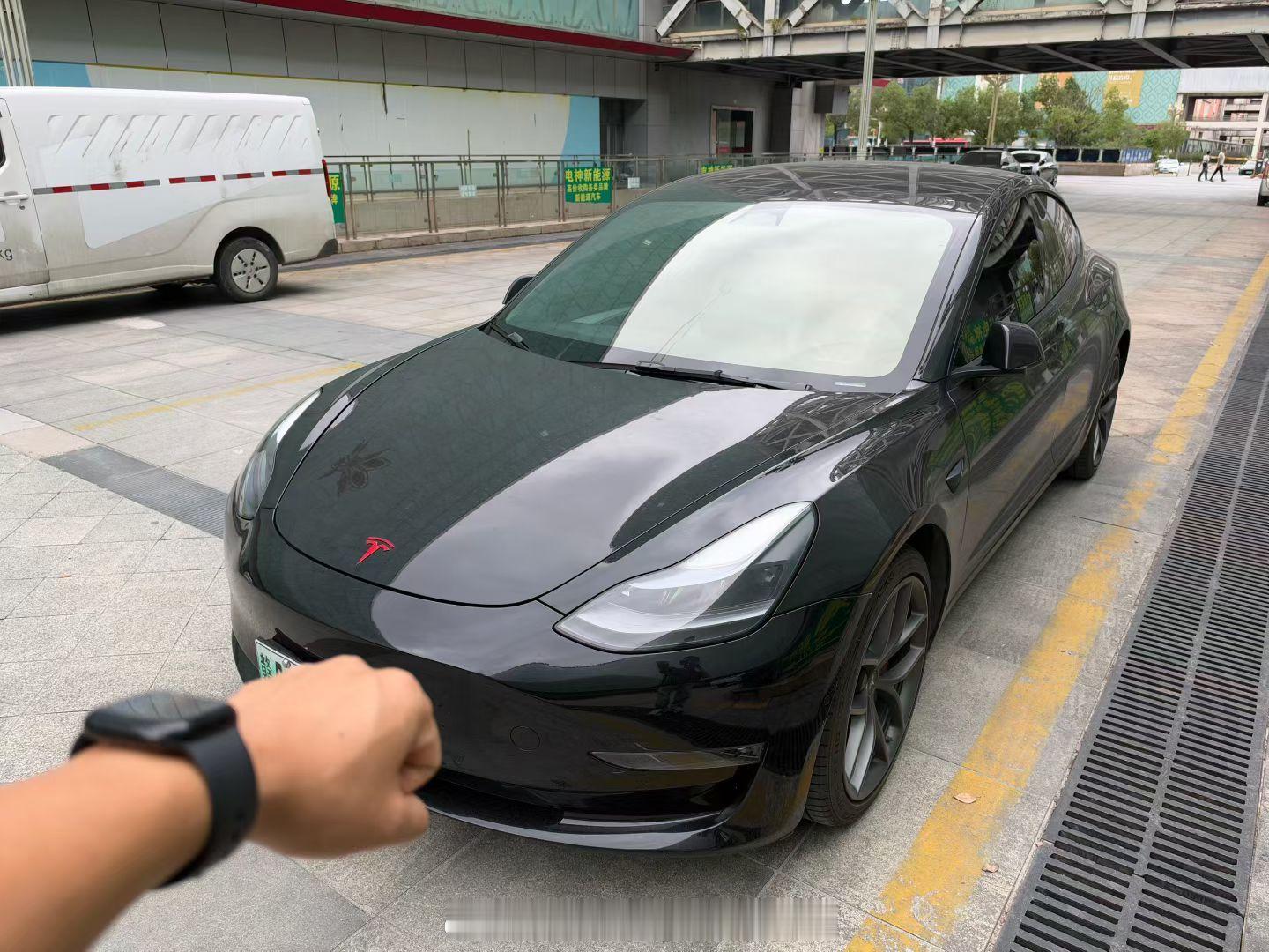 买下22年特斯拉Model3performance黑外白内、个人一手、原版几