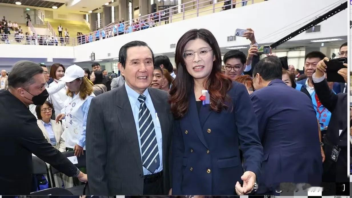 郑丽文敲定要去大陆参加论坛，今儿下午特意跑了趟马英九那儿。有意思的是，两人