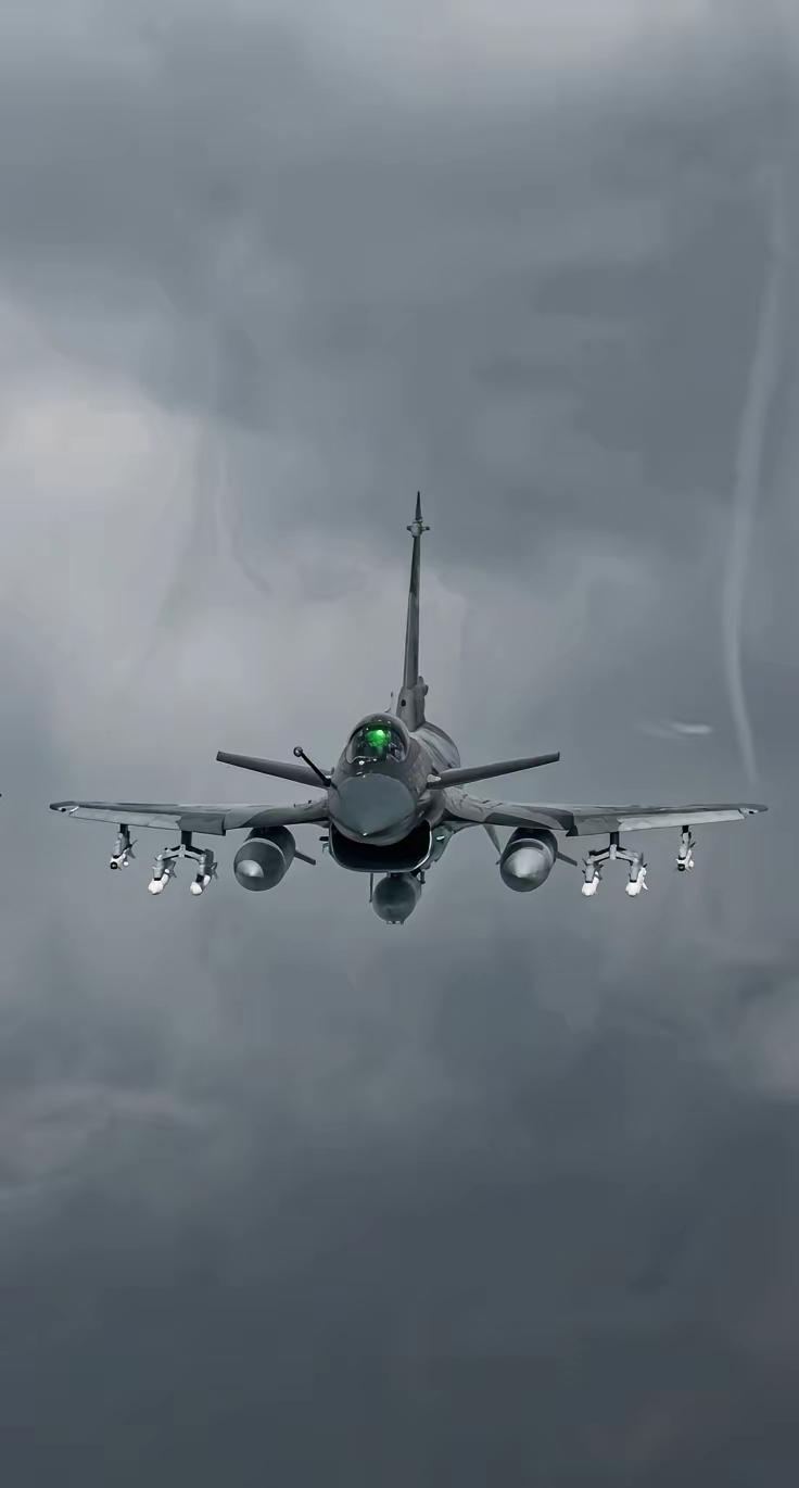 2026年，还有人说阵风是四代机最强的，还不接受反驳。还有人说，阵风性能比歼-