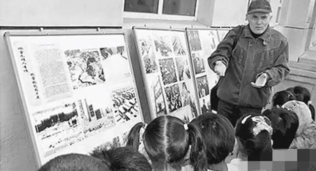 1938年，一对外国夫妇扔下了一名刚出生的婴儿，急匆匆地离开了中国。这个婴儿没有
