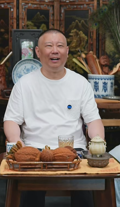 郭德纲正式通知！郭德纲直播称：唱鼓曲太难挣钱了！我现在正式宣布：德云鼓曲社所有