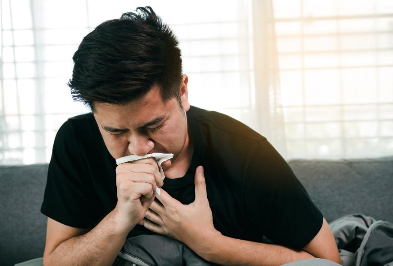 “聪明过头了！”近日，江苏淮安，由于家里通了暖气，男子感觉有些干燥，于是就在家用