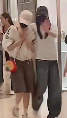 印象里，明星录完节目不是忙着赶通告，就是宅着休息，可白鹿和宋雨琦却画风突变！录完