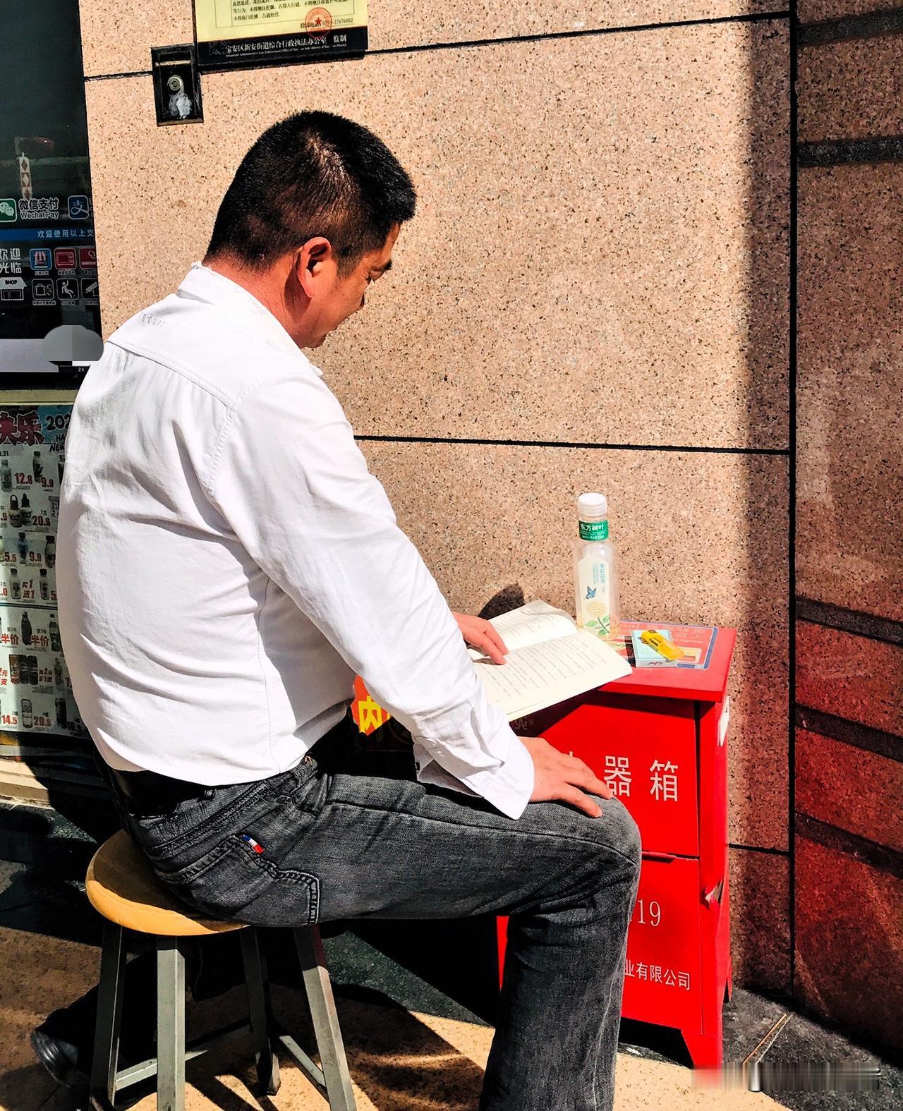 可以说，许多还在深圳强撑的70后已经完成了人生的使命，该考虑是撤还是留的事情了。