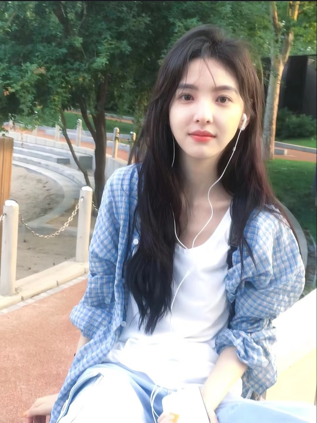 娱乐圈现实：人火了之后，脸就变清晰了！