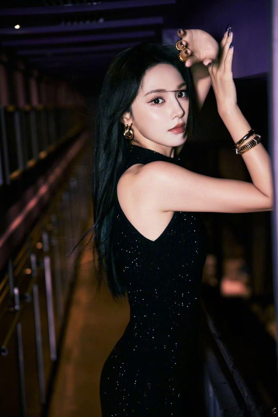 彭小苒收到了2000多份简历彭小苒突袭直播面对2000余份应聘简历，彭小苒表示