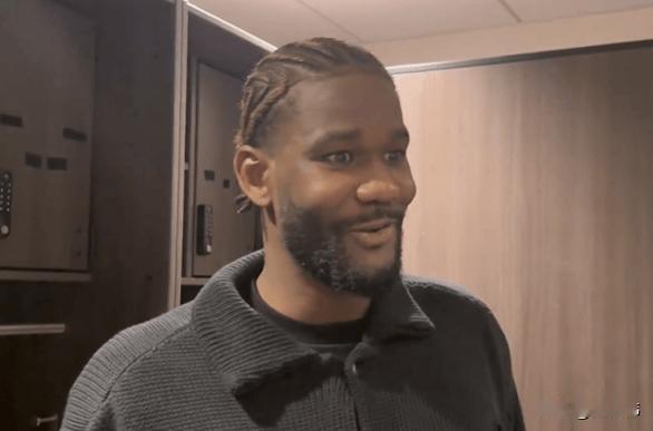 真老实人！艾顿谈湖人氛围：“球队的氛围很棒，我在这里很开心，我的队友们很关心