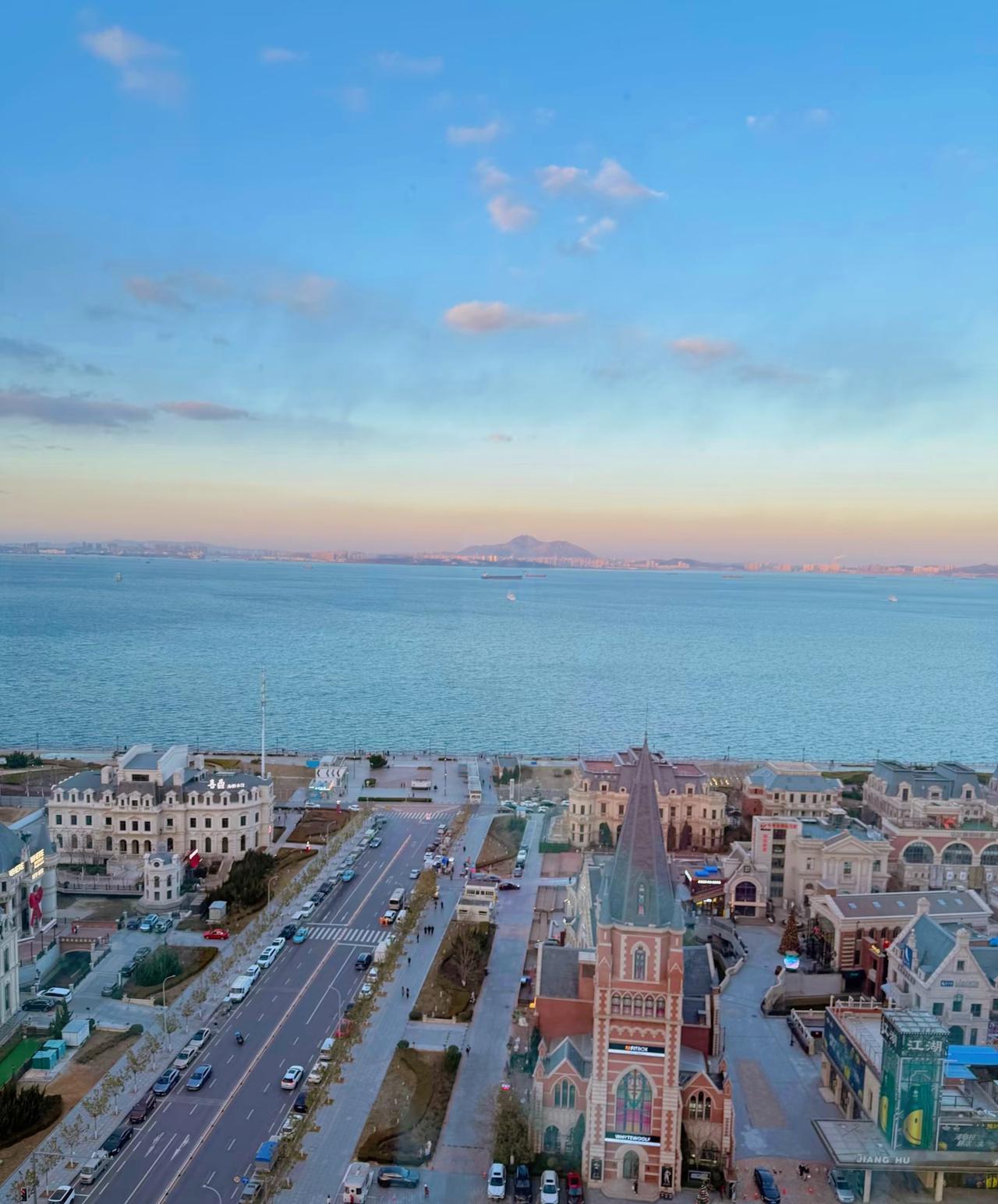 人到中年忠言逆耳有容乃大柏拉图说：一个社会如果只允许一种声音存在，那么唯一存在