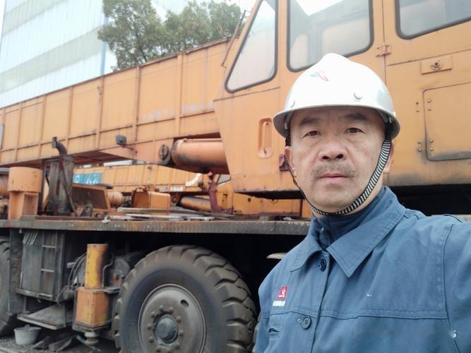 “当代韦小宝”胡汉䶮：30位情妇、60辆豪车，胡汉䶮接手父亲胡鹏飞的启德机械起