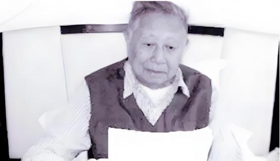 1942年，一名伪军师长派人送给粟裕一把伞，粟裕疑惑地打开伞一看，里面竟藏了一张