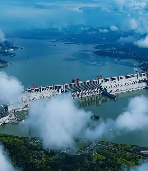 美国不敢炸三峡大坝，不是不想，而是代价太大、风险太高，根本承受不起。网上谈到中美军事博弈，总有人把三