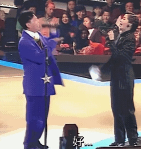 1992年，亚洲小姐选美冠军利智参加颁奖礼，遭梅艳芳当众羞辱动作浮夸地模仿她讲话