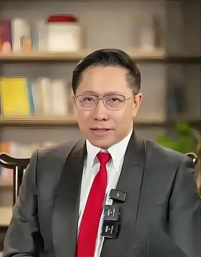 李阳盯上董宇辉了？本以为是善意提醒？结果李阳操作看呆众人！说董宇辉口语要