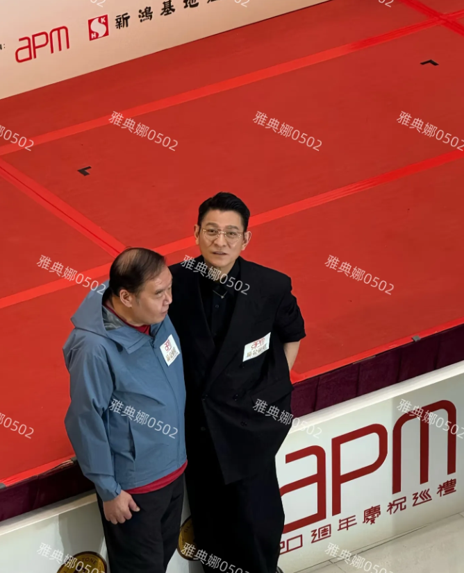 如果不是亲眼见到刘德华，你完全没有办法感受他本人到底有多年轻，多靓仔!怎么会有