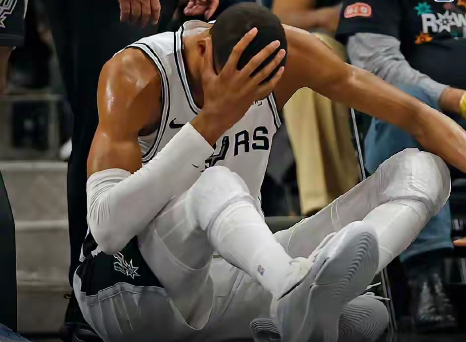 文班亚马为什么那么容易受伤？文班亚马才打了3个赛季，上个赛季就因为...