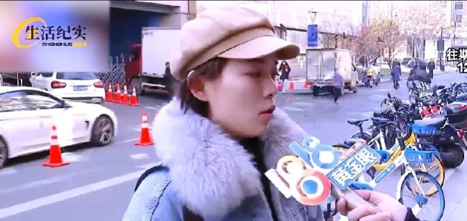 杭州某知名火锅店里，一位衣着体面的女子彻底“火”了，但迎接她的不是掌声，而是全网