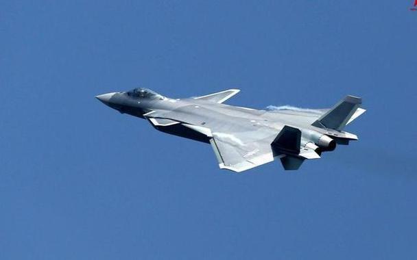 俄媒炸了：中国空军接收世界上第一架第五代双座战斗机！中国将再次引领世界空军变
