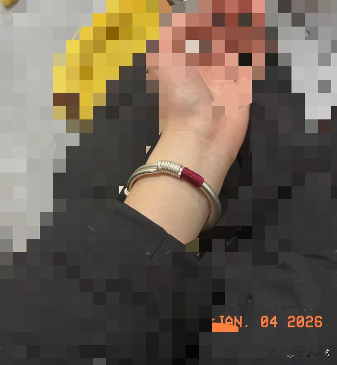 一夜之间，银镯子居然也涨到让人直呼买不起！1月4日，一只68克的银镯轻松突破