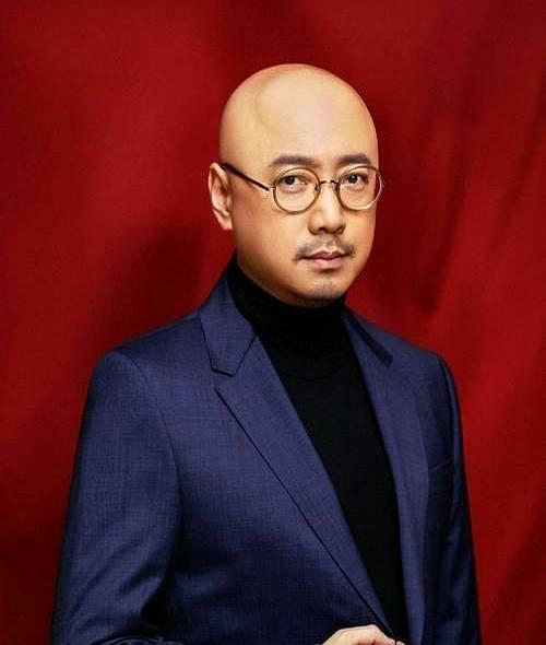 徐峥把《囧妈》免费塞进你手机那年，全国影院经理摔碎了茶杯。四年后，《红毯先生》