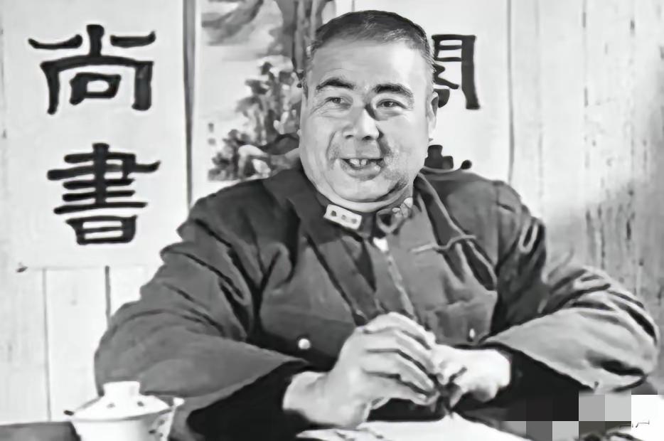 当年，冯玉祥便装私访，他坐上黄包车，问车夫：“冯督军这人怎样啊？”车夫一听，破口