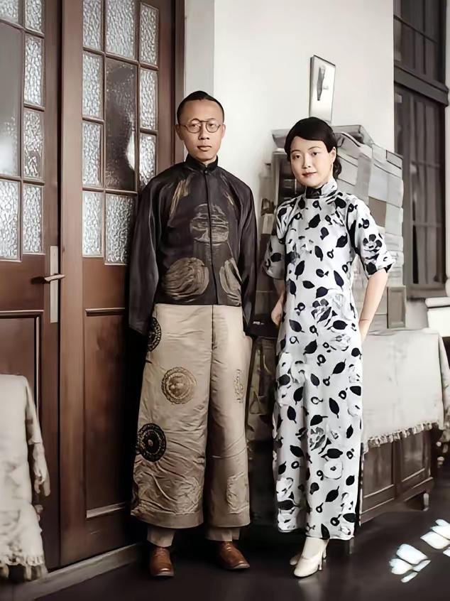 这张照片里的溥仪和婉容，完全不是我们印象中紫禁城里的样子，而是在天津租界里，过着