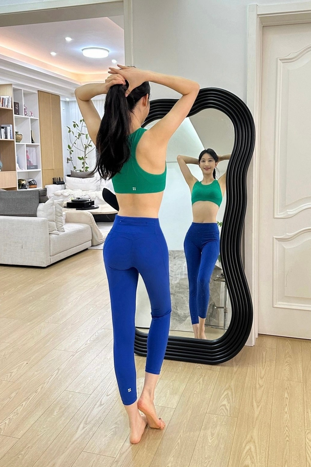 张俪瑜伽运动穿搭，身材真好。张俪