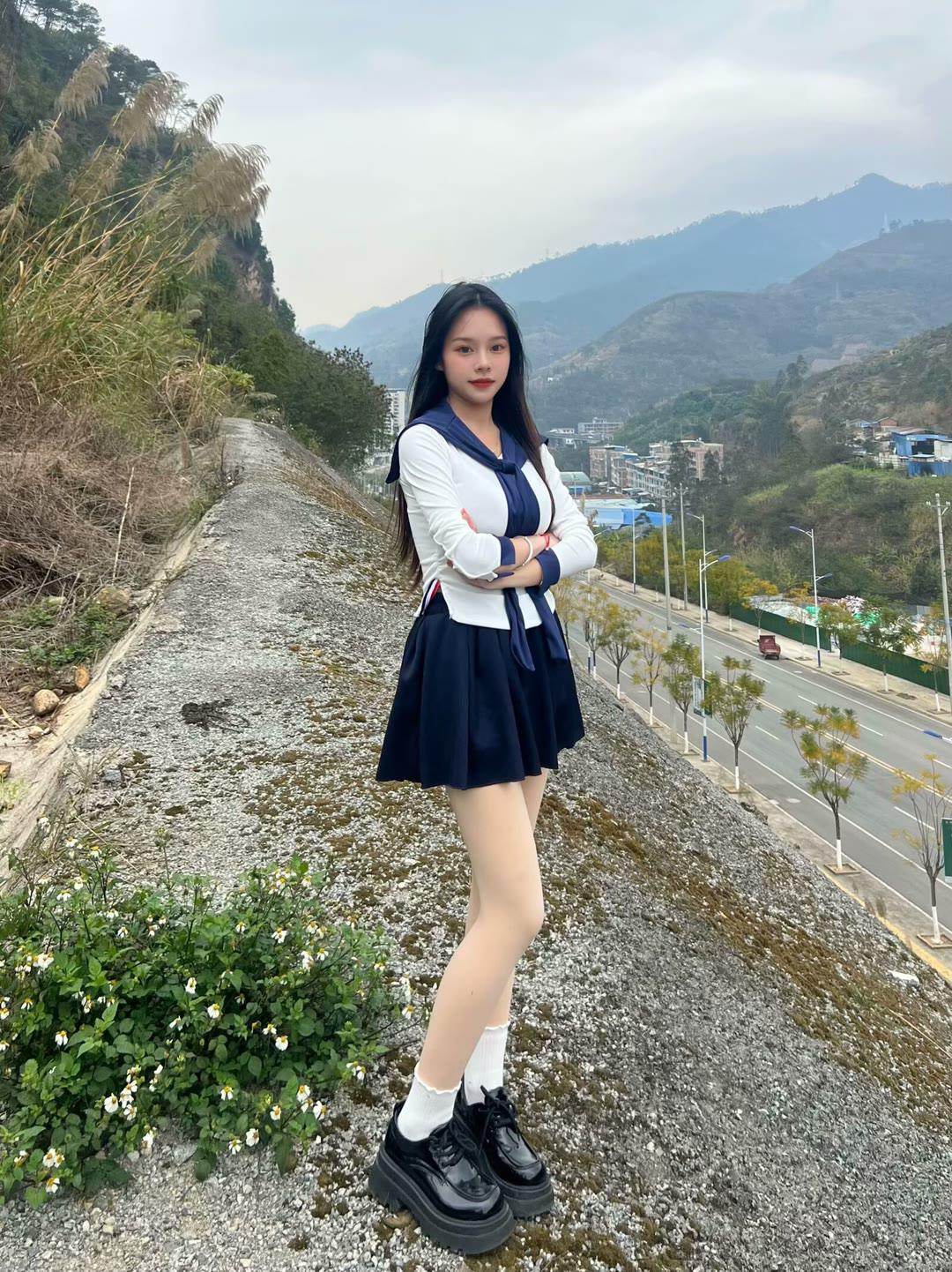 女人如何穿高跟鞋显得很洋气