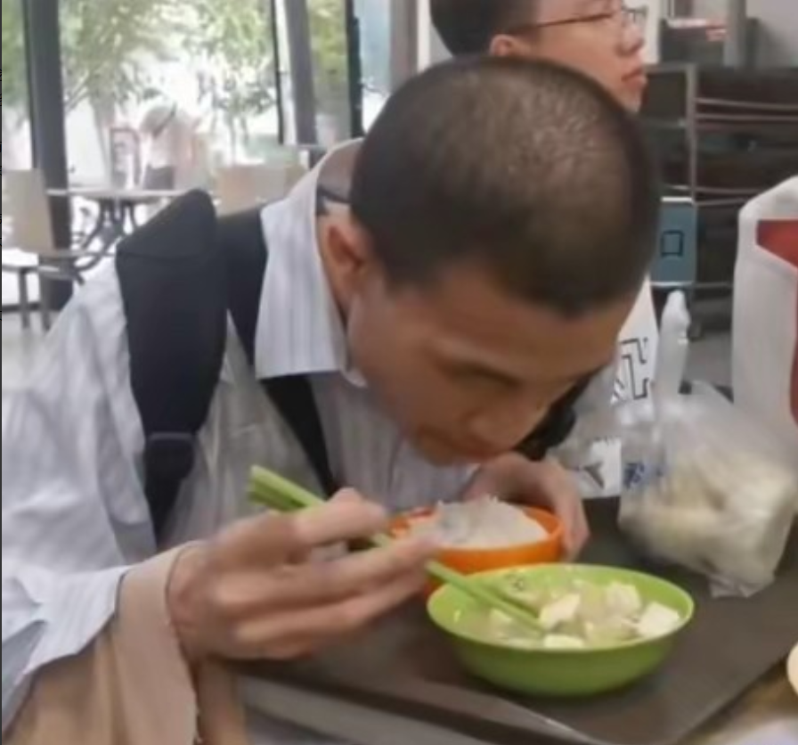 韦东奕住房补贴有几百万，年薪几十万，但是他为什么要这么节俭？他父母都是大学教