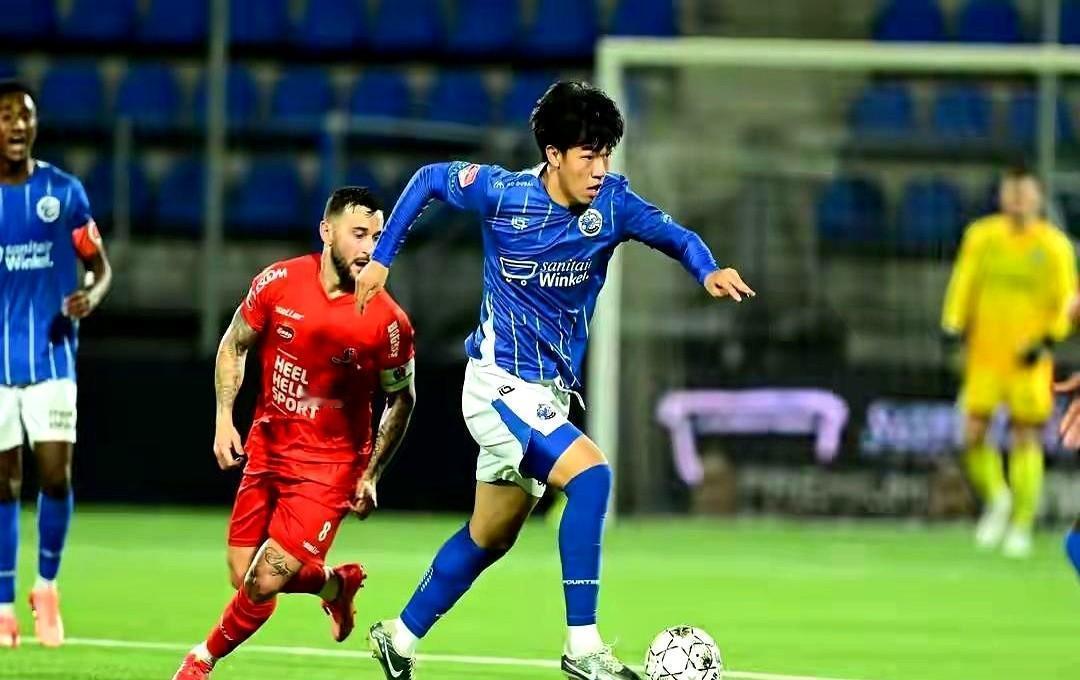 16岁中国少年，正在欧洲更衣室用脚投票。去年，27个中国孩子背包降落在西班牙训