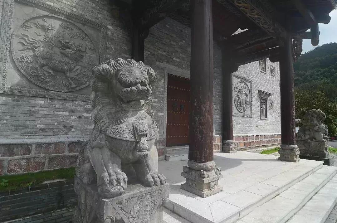 中国本土没有狮子，为何古代富人家门口都有守门的石狮子？公元前139年，汉