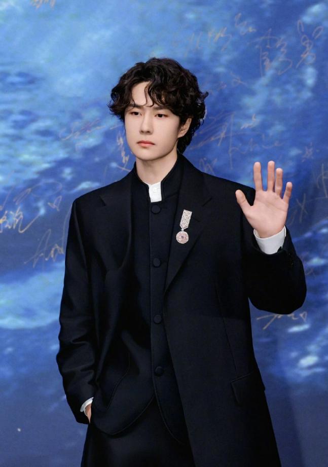 王一博就只是会内娱走了个红毯！王一博很久没出席内娱活动了，这次算是很给面子，出