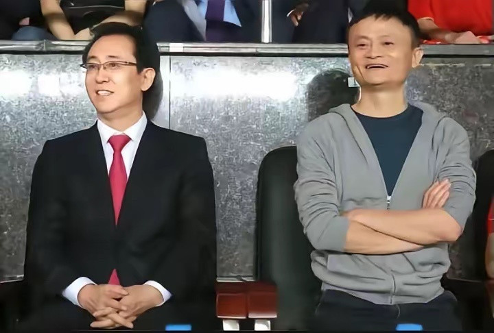 许家印最风光的时候，那时候身边明星云集啊