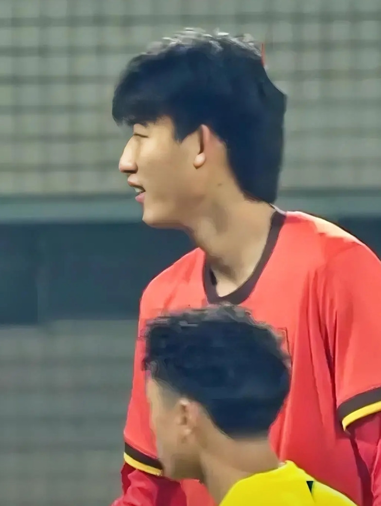 赵松源到底有多高？关于赵松源的身高的问题，解说好像事先并未做功课。含糊其辞。一