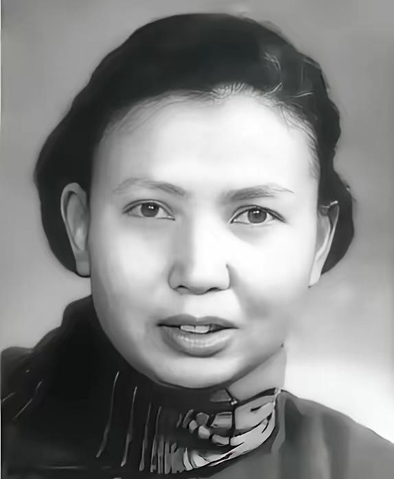 1941年，21岁的女战士莫林被活埋前，敌人竟突然问：“你认识莫林吗？”莫林一听
