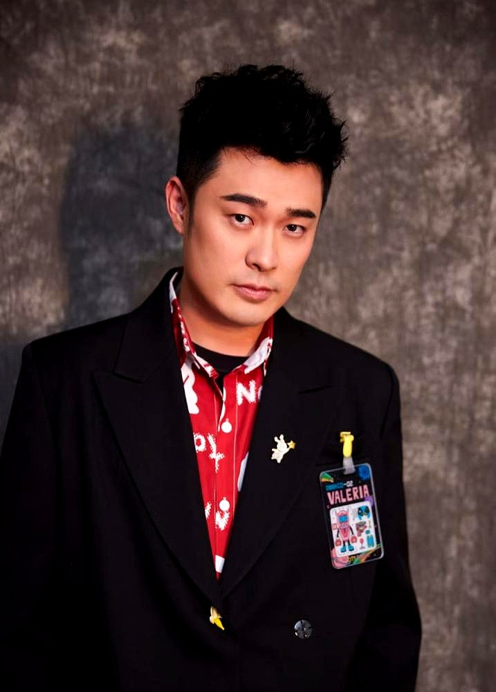 以前总觉得正剧导演头铁，放着大流量不用非挑生瓜蛋子，后来才明白圈里有个忌讳：综艺混子坚决不碰看看陈赫