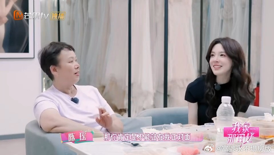 陈瑶妈妈对女儿的爱是小心翼翼的我家那闺女陈瑶妈妈的爱，是那种“怕打扰你，又怕你